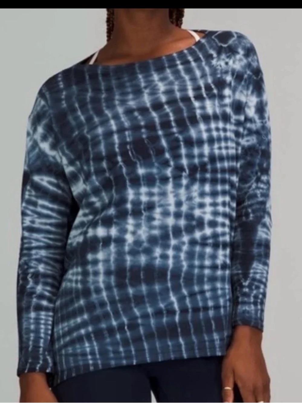 Lululemon Back in Action Long Sleeve Shirt in a blue tie-dye pattern size 8